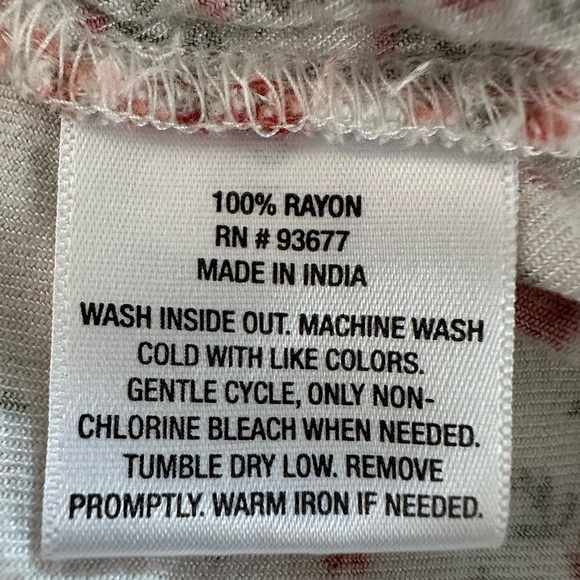 Arizona Jean Company White and Red Floral Blouse (827) - Picture 12 of 12